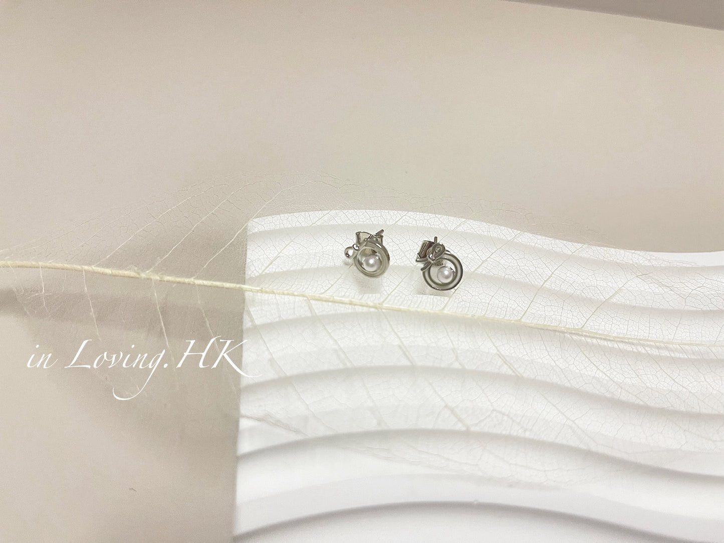 [Ready Stock] Sterling Silver Hollow Pearl Earrings KR2410ER05